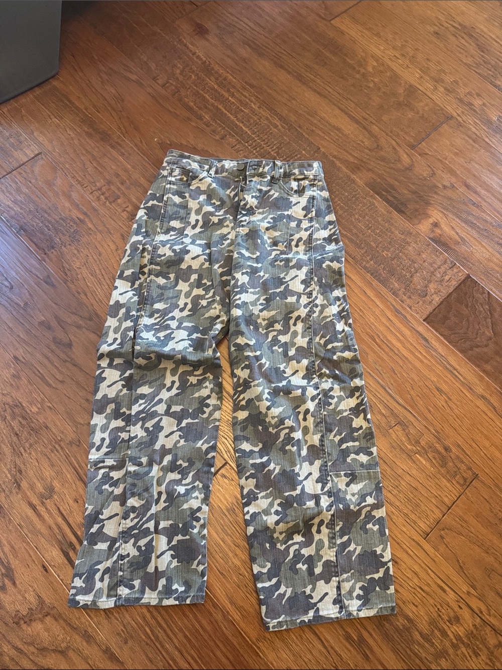 Tractr Women’s Camo barrel jeans